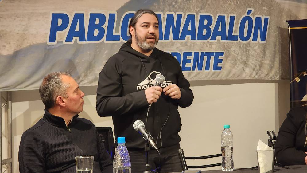 José Daniel Álvarez visitó Pico Truncado y compartió propuestas con militantes y vecinos